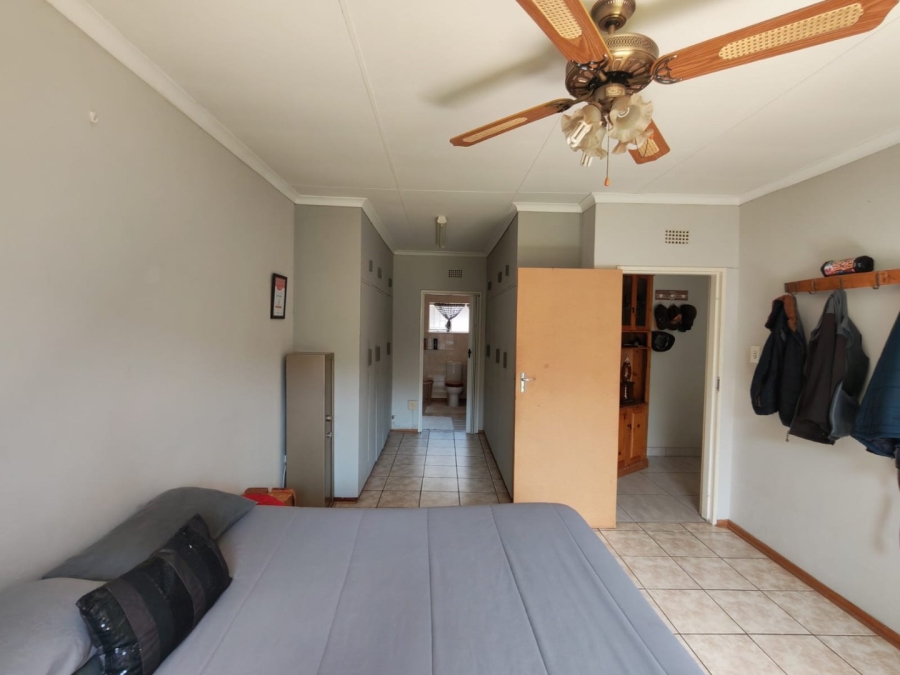 2 Bedroom Property for Sale in Langenhovenpark Free State